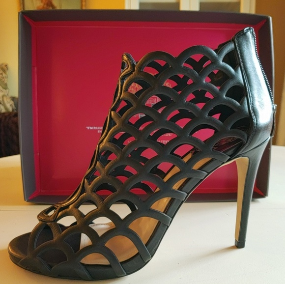 Vince Camuto Fontanela Caged Sandal Sz 10 - Picture 5 of 7